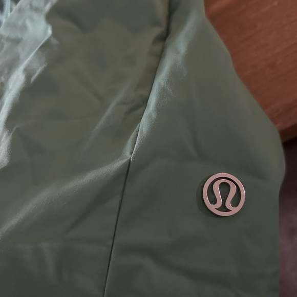 Never worn rain jacket lululemon - Picture 8 of 8